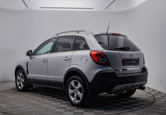Подержанный автомобиль Opel Antara 2010 года (7 фото)