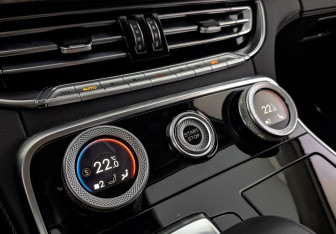 Подержанный автомобиль Hongqi H9 2021 года (28 фото)