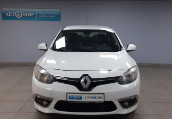 Подержанный автомобиль Renault Fluence 2013 года (2 фото)