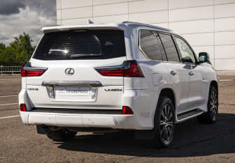 Подержанный автомобиль Lexus LX 2017 года (5 фото)