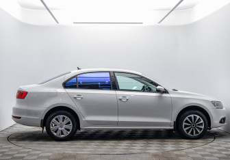 Подержанный автомобиль Volkswagen Jetta Sedan 2012 года (4 фото)