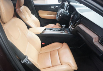 Подержанный автомобиль Volvo XC60 2019 года (11 фото)