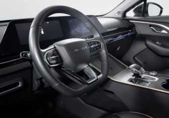 Подержанный автомобиль Omoda C5 2023 года (14 фото)