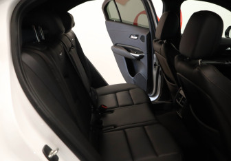 Подержанный автомобиль Cadillac XT4 2021 года (20 фото)