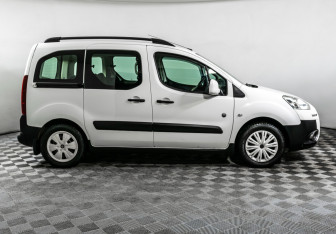 Подержанный автомобиль Peugeot Partner 2014 года (4 фото)