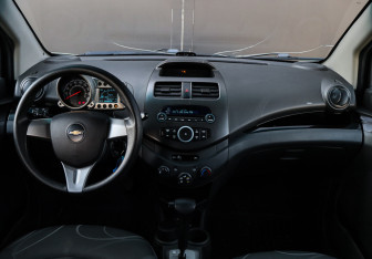 Подержанный автомобиль Chevrolet Spark 2012 года (9 фото)