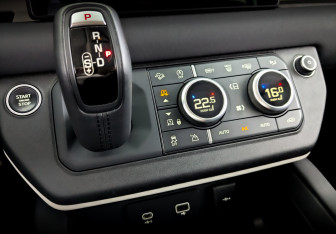 Подержанный автомобиль Land Rover Defender Suv 2020 года (28 фото)