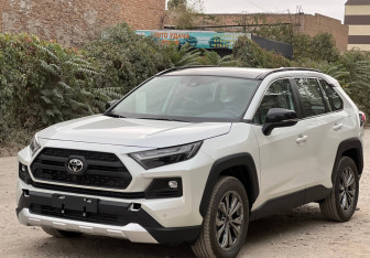 Новый Toyota RAV4 2025 (4 фото)