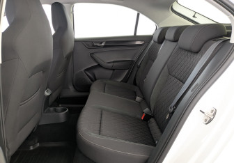 Подержанный автомобиль Skoda Rapid Liftback 2020 года (10 фото)