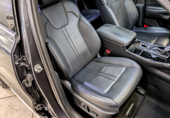 Подержанный автомобиль Kia Sorento 2022 года (24 фото)