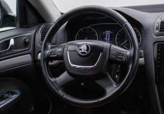 Подержанный автомобиль Skoda Octavia Liftback 2013 года (15 фото)