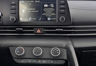 Подержанный автомобиль Hyundai Elantra Sedan 2022 года (17 фото)