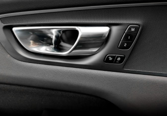 Подержанный автомобиль Volvo XC60 2021 года (30 фото)