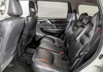 Подержанный автомобиль Mitsubishi Pajero Sport 2018 года (12 фото)