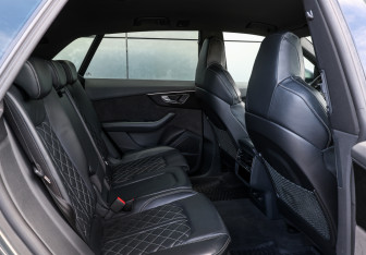Подержанный автомобиль Audi Q8 2019 года (12 фото)