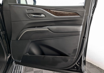 Подержанный автомобиль Cadillac Escalade Suv 2021 года (28 фото)