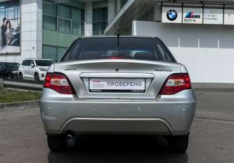 Подержанный автомобиль Daewoo Nexia Sedan 2013 года (6 фото)