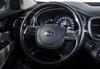 Подержанный автомобиль Kia Sorento 2019 года (16 фото)