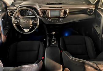 Подержанный автомобиль Toyota RAV4 2016 года (9 фото)