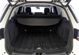 Подержанный автомобиль Land Rover Discovery Sport 2019 года (10 фото)