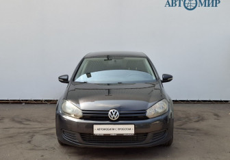 Подержанный автомобиль Volkswagen Golf Hatchback 2012 года (2 фото)