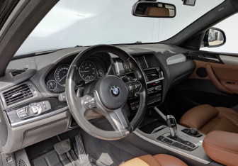 Подержанный автомобиль BMW X4 2017 года (13 фото)