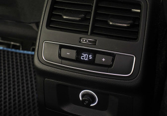 Подержанный автомобиль Audi A4 Sedan 2017 года (23 фото)