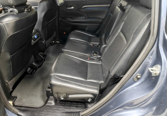 Подержанный автомобиль Toyota Highlander 2014 года (12 фото)