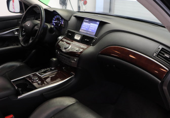 Подержанный автомобиль Infiniti Q70 2014 года (24 фото)