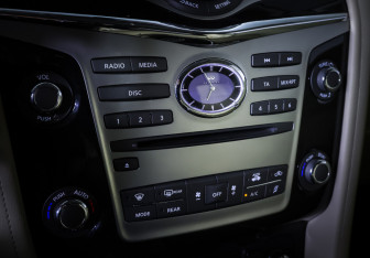 Подержанный автомобиль Infiniti QX80 2018 года (21 фото)