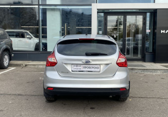 Подержанный автомобиль Ford Focus Wagon 2013 года (6 фото)