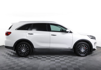 Подержанный автомобиль Kia Sorento 2019 года (4 фото)