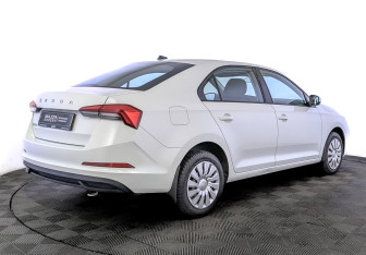 Подержанный автомобиль Skoda Rapid Liftback 2021 года (5 фото)