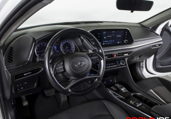 Подержанный автомобиль Hyundai Sonata 2020 года (19 фото)