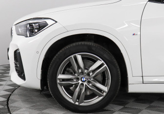 Подержанный автомобиль BMW X1 2021 года (8 фото)