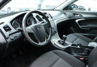 Подержанный автомобиль Opel Insignia Liftback 2013 года (13 фото)