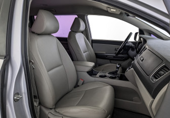 Подержанный автомобиль Kia Carnival 2019 года (24 фото)