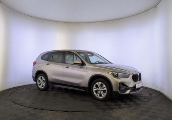 Подержанный автомобиль BMW X1 2021 года (3 фото)