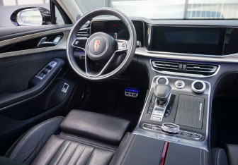 Подержанный автомобиль Hongqi H9 2023 года (13 фото)