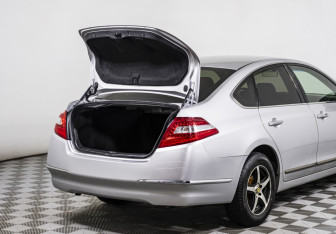 Подержанный автомобиль Nissan Teana 2011 года (13 фото)