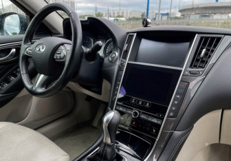 Подержанный автомобиль Infiniti Q50 2017 года (9 фото)