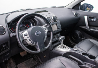 Подержанный автомобиль Nissan Qashqai+2 2012 года (9 фото)