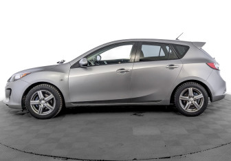 Подержанный автомобиль Mazda 3 Hatchback 2012 года (8 фото)