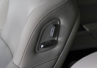 Подержанный автомобиль LiXiang L9 2024 года (13 фото)