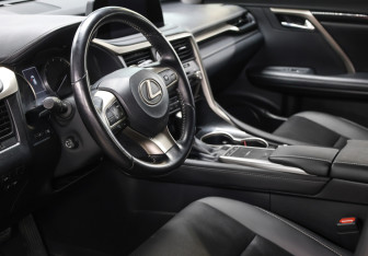 Подержанный автомобиль Lexus RX 2021 года (15 фото)