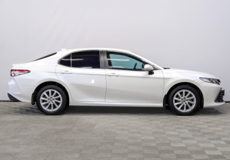 Подержанный автомобиль Toyota Camry Sedan 2021 года (4 фото)