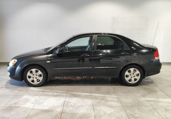 Подержанный автомобиль Kia Cerato Sedan 2008 года (8 фото)