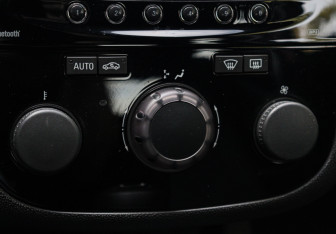 Подержанный автомобиль Opel Corsa 2012 года (13 фото)