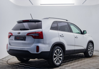 Подержанный автомобиль Kia Sorento 2014 года (5 фото)