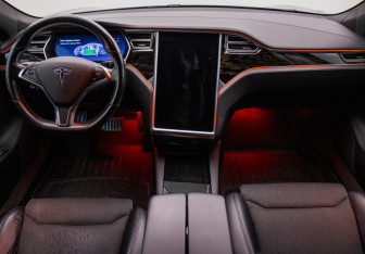 Подержанный автомобиль Tesla Model S 2018 года (13 фото)